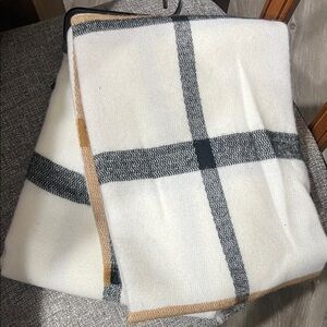 Plaid Patterned Scarf - White and Black